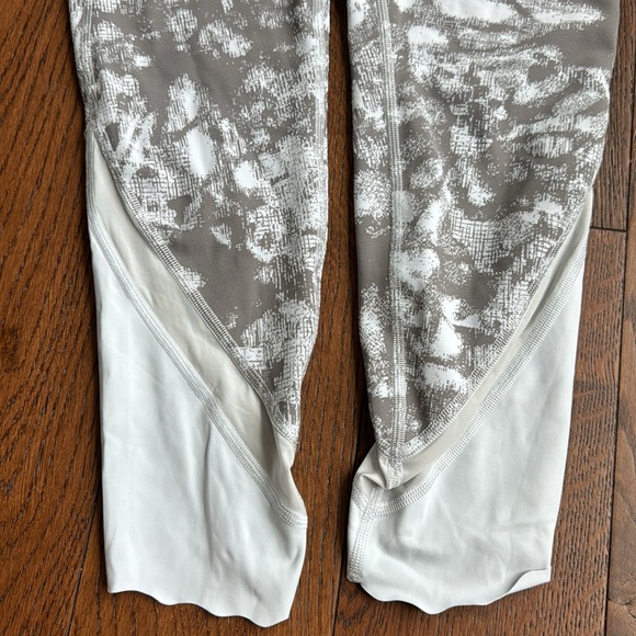 Lululemon. Gray & blue leggings. EUC. - Picture 2 of 3